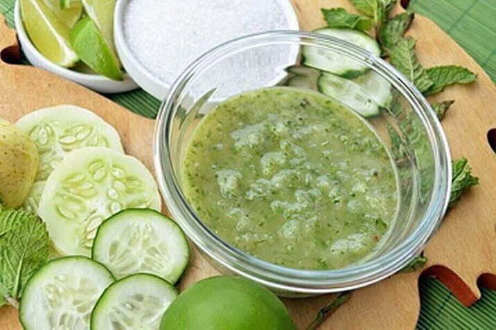 Cucumber mask helps keep the skin fresh and youthful