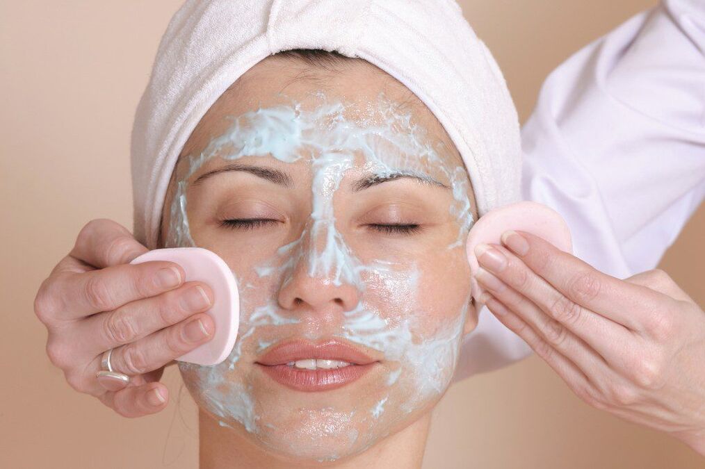 Peeling to rejuvenate the skin of the face