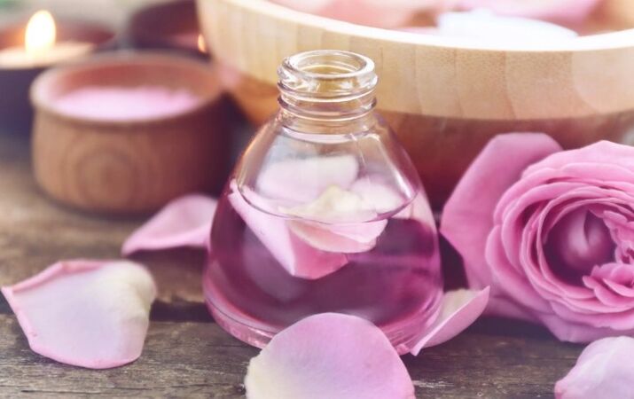 Lotion of rose leaves